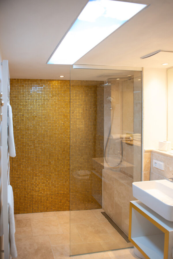 Junggesellinnen-Abschied mit Übernachtung - JGA-eigenes Hotel - in der Mitte Deutschlands  - Sauna & Hot-Tub, Cocktails, Kulinarik, Selbstversorger möglich – Bild 3