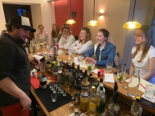 Junggesellinnen-Abschied mit Übernachtung - JGA-eigenes Hotel - in der Mitte Deutschlands  - Sauna & Hot-Tub, Cocktails, Kulinarik, Selbstversorger möglich – Bild 5